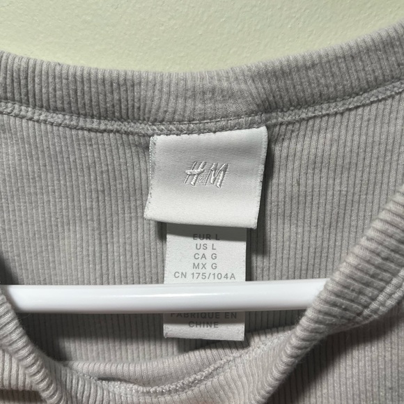 Four women’s tank tops - Picture 5 of 5